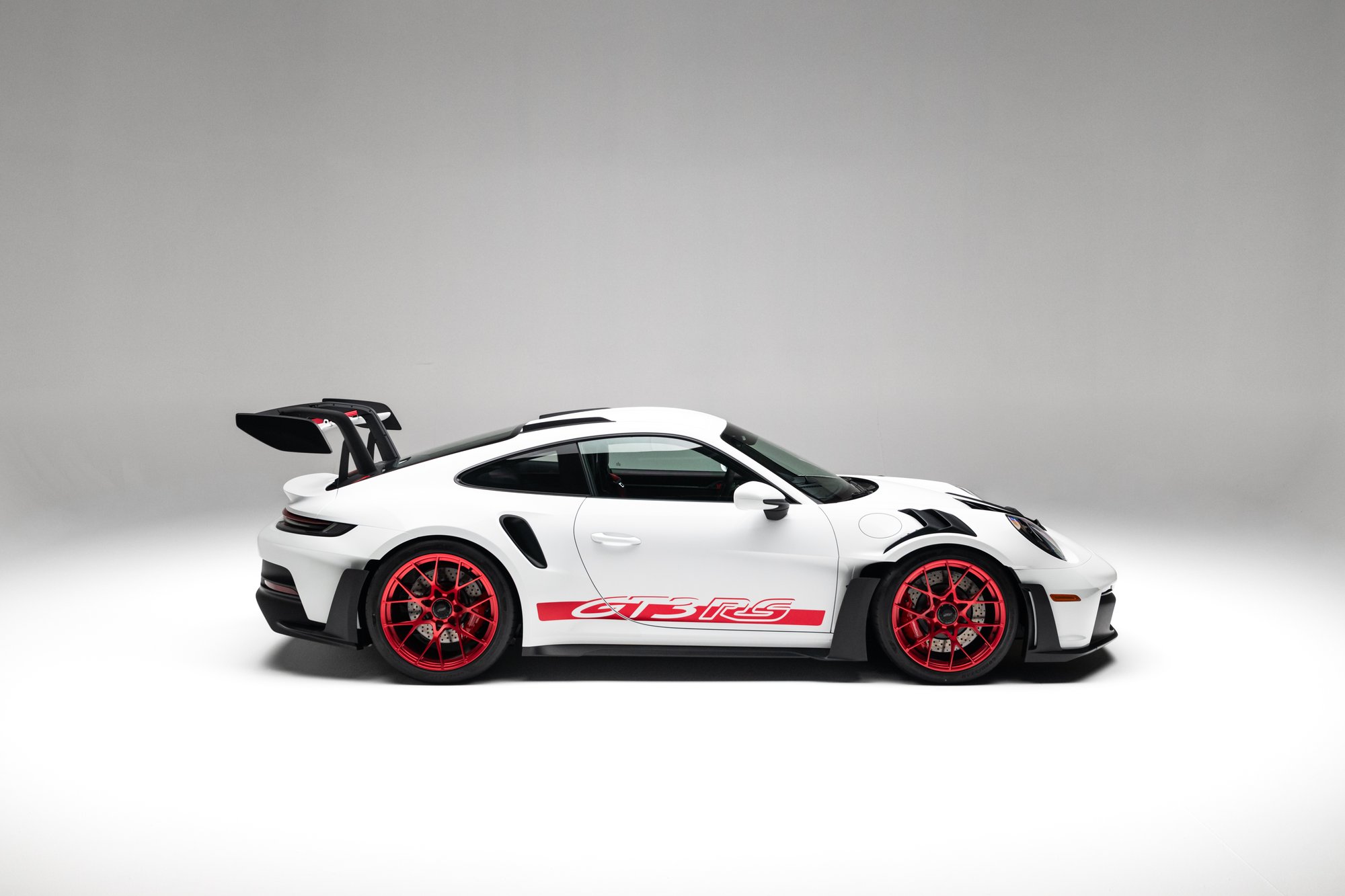 406-Mile 2023 Porsche 911 GT3 RS Sells for $367,786 on Bring a Trailer