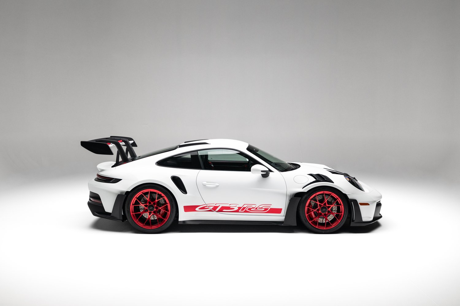 406-Mile 2023 Porsche 911 GT3 RS Sells for $367,786 on Bring a Trailer