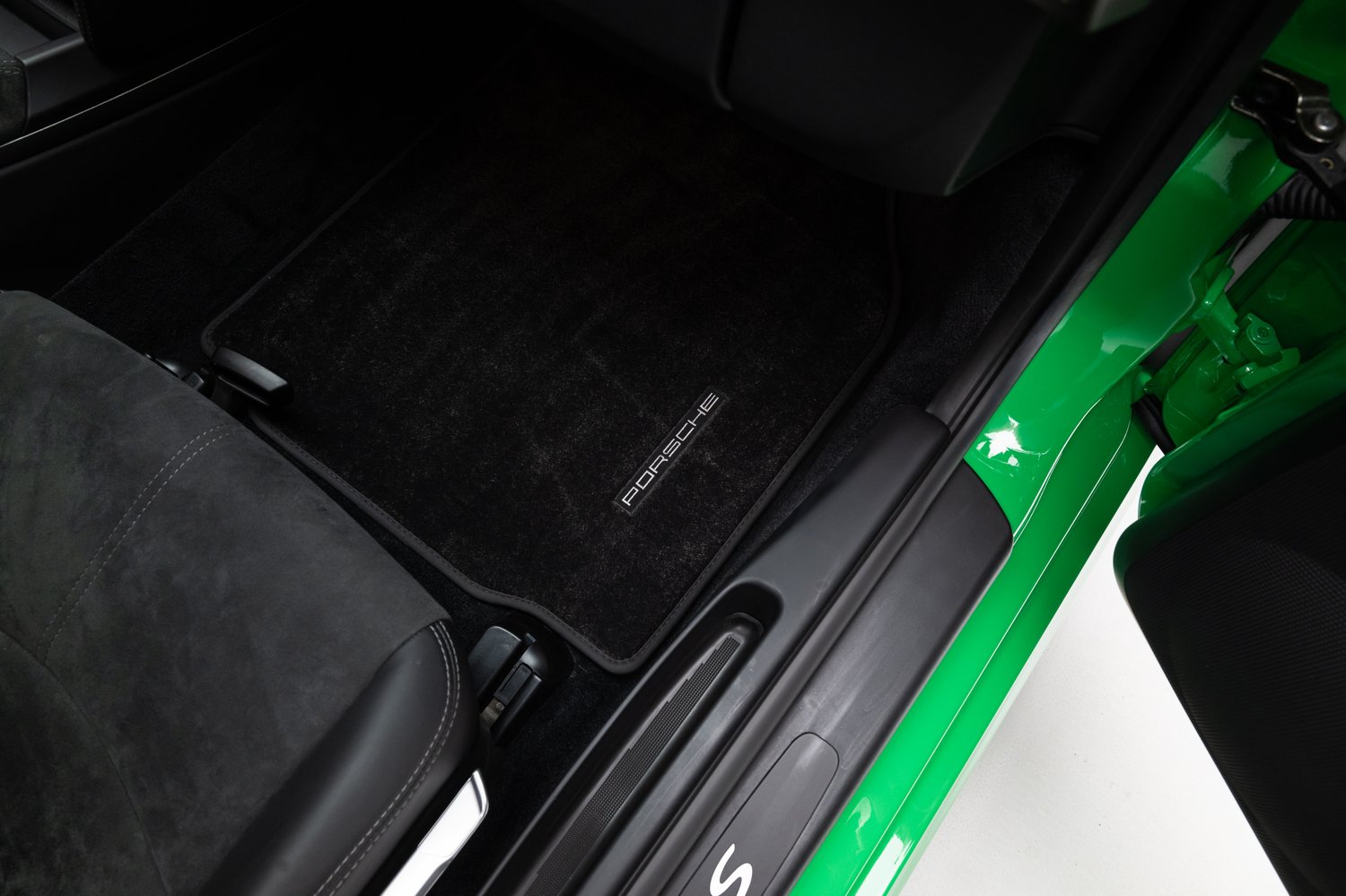 Time Capsule Porsche GT3 RS Achieves Record $498,000 Sale