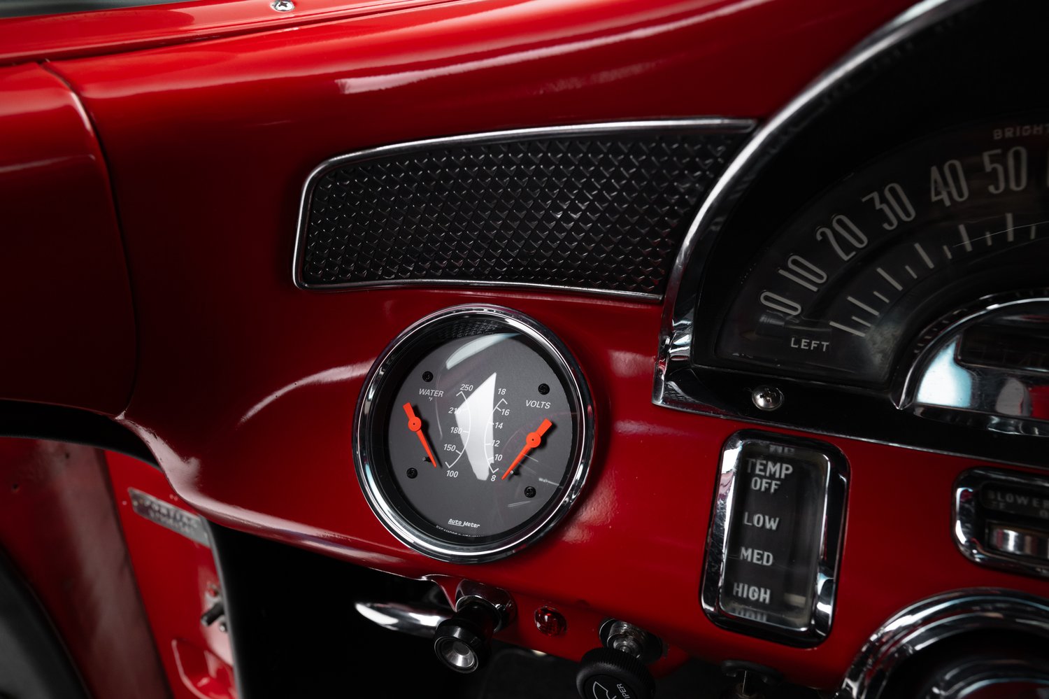 Restomod 1955 Pontiac Chieftain Sells for $35,550 on Bring a Trailer