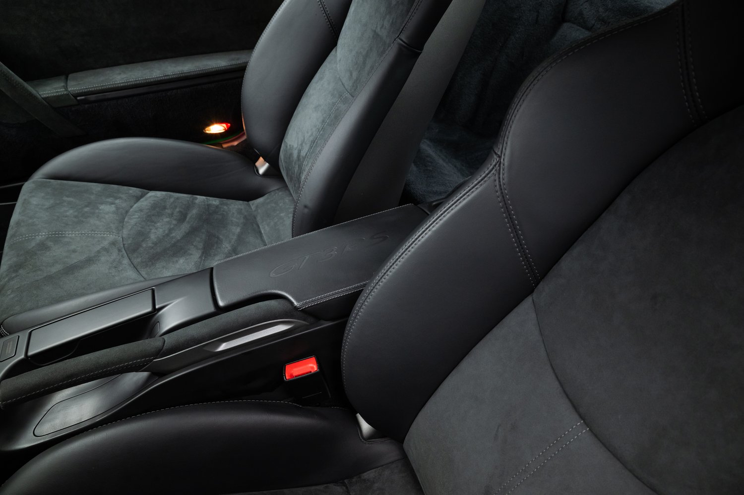 Time Capsule Porsche GT3 RS Achieves Record $498,000 Sale