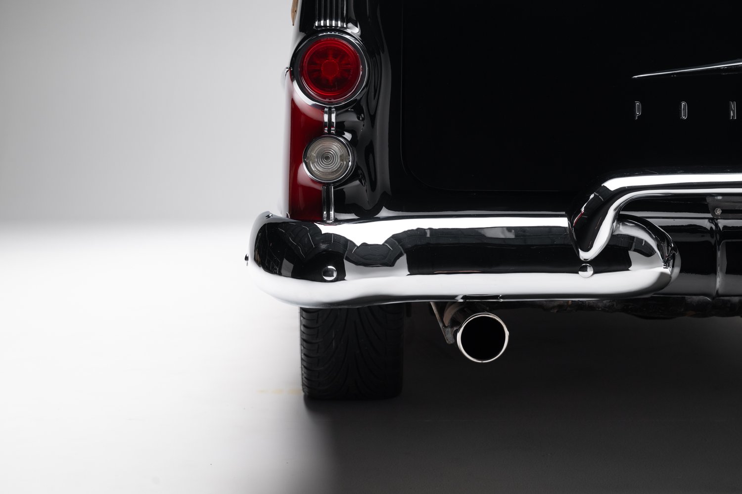 Restomod 1955 Pontiac Chieftain Sells for $35,550 on Bring a Trailer