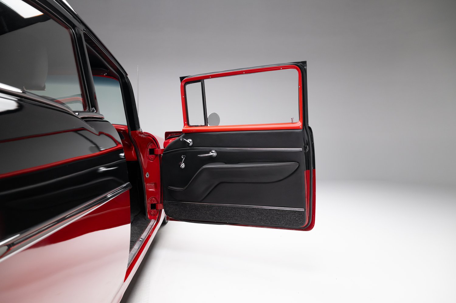 Restomod 1955 Pontiac Chieftain Sells for $35,550 on Bring a Trailer