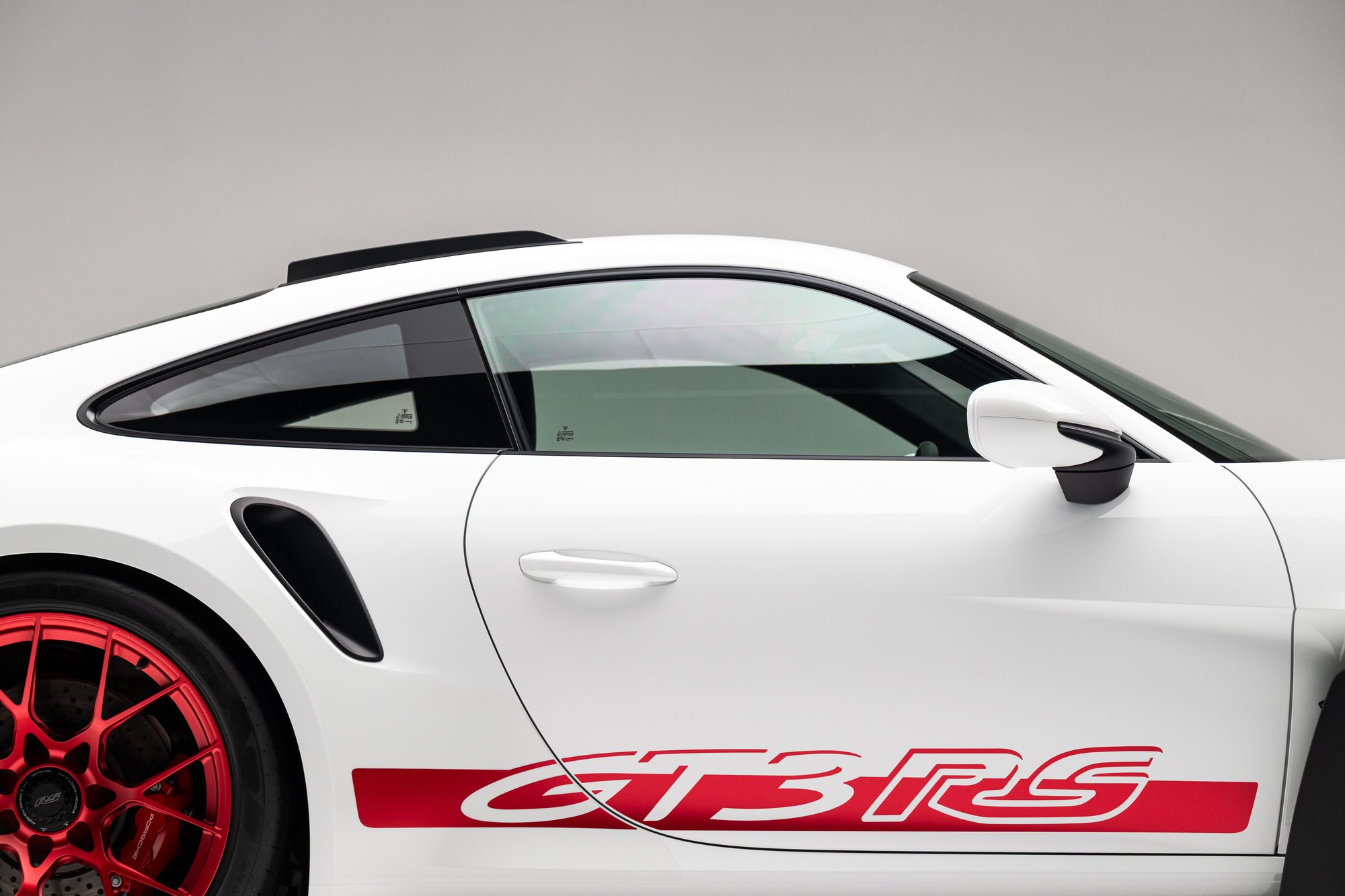 406-Mile 2023 Porsche 911 GT3 RS Sells for $367,786 on Bring a Trailer