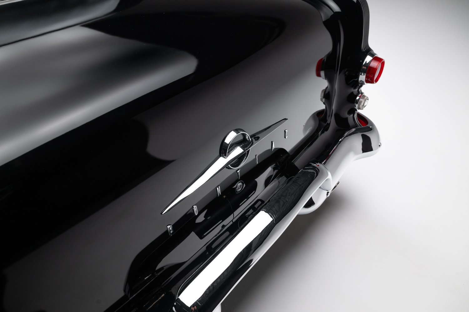 Restomod 1955 Pontiac Chieftain Sells for $35,550 on Bring a Trailer