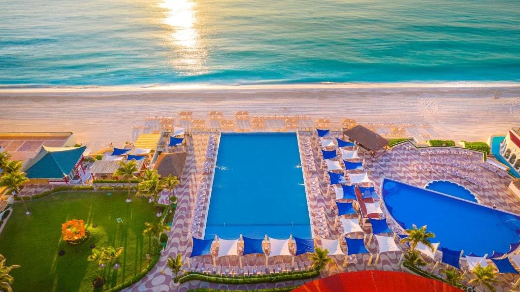 Crown paradise Cancun