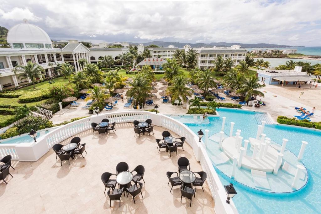 Grand Palladium Lady Hamilton Resort