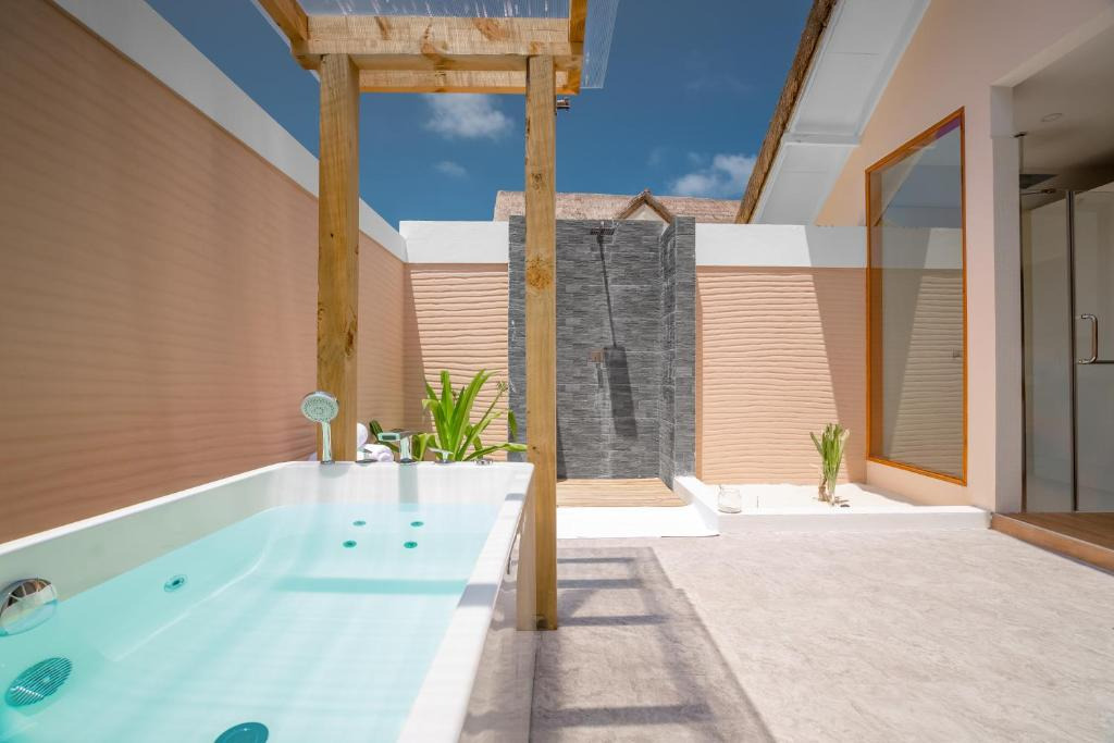 Kudafushi Resort and Spa