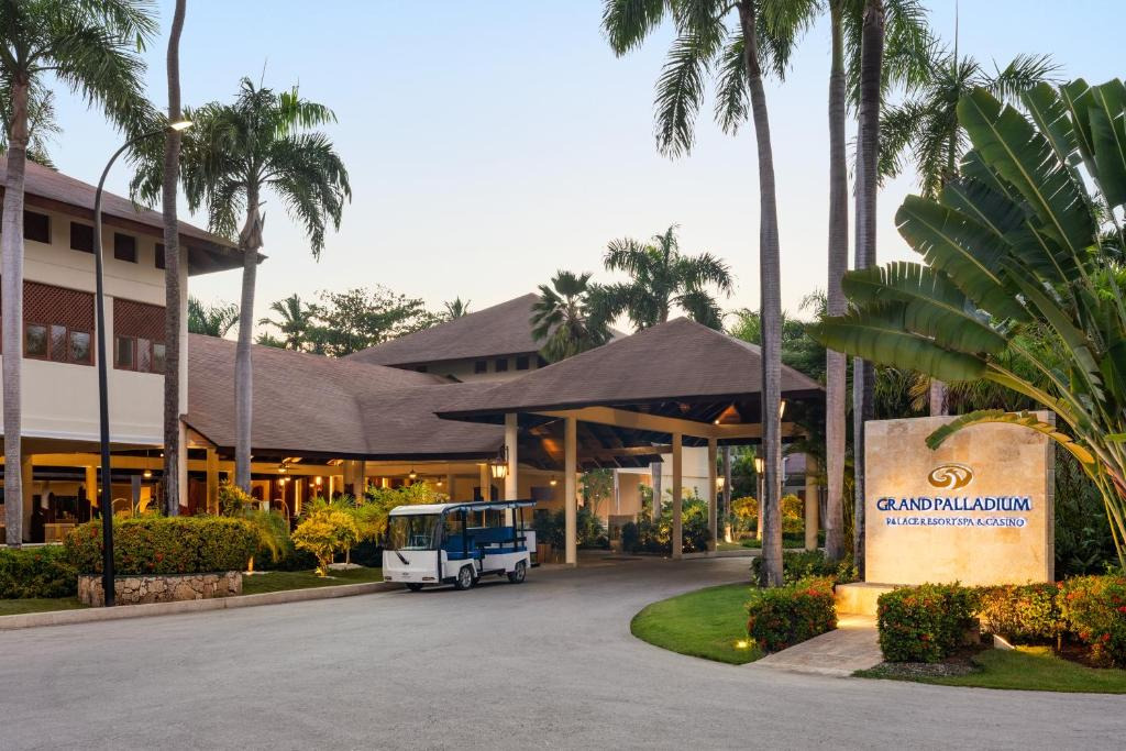 Grand Palladium Palace Reosrt Spa and Casino
