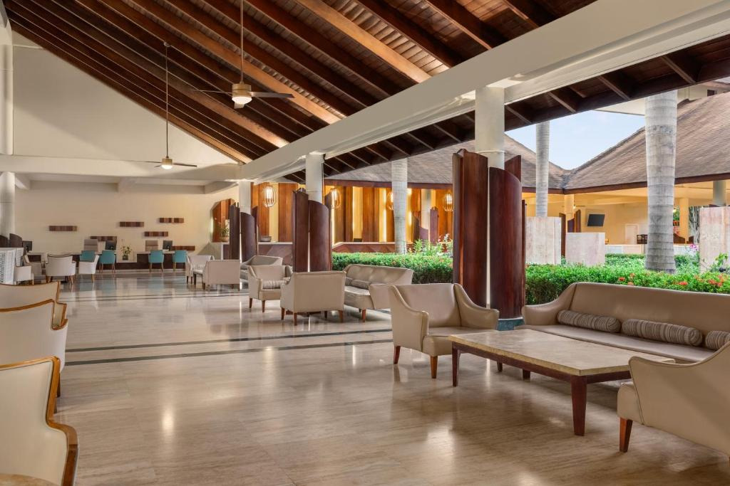 Grand Palladium Palace Reosrt Spa and Casino