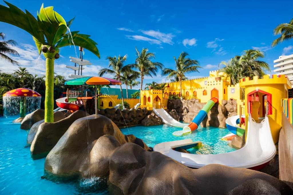 Crown paradise Cancun