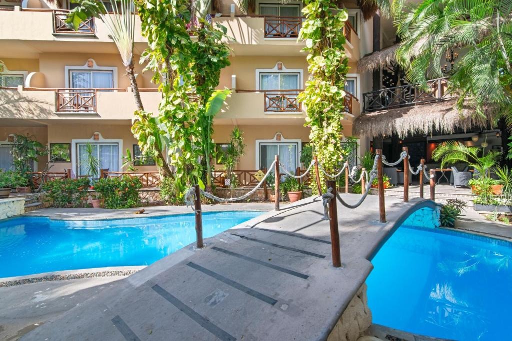 Riviera Del Sol