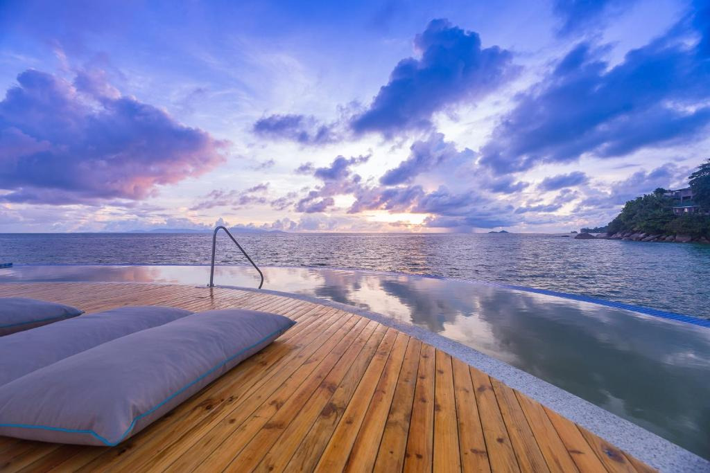 Coco De Mer and Black Parrot Suites