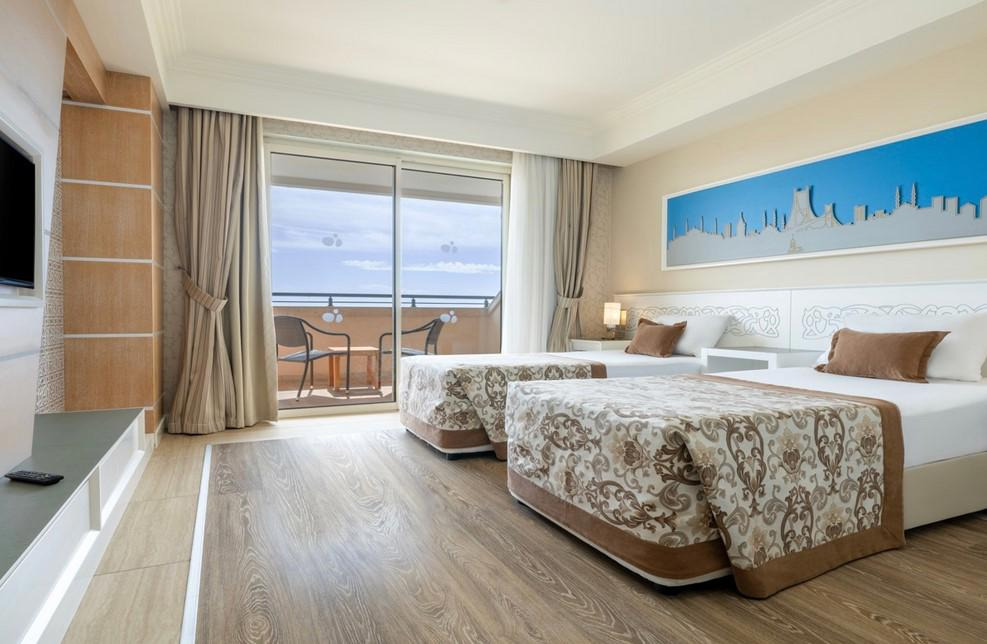 Hotel Crystal Sunset Luxury Resort & Spa 