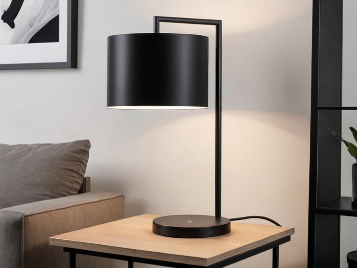 Black-Metal-Table-Lamp-5