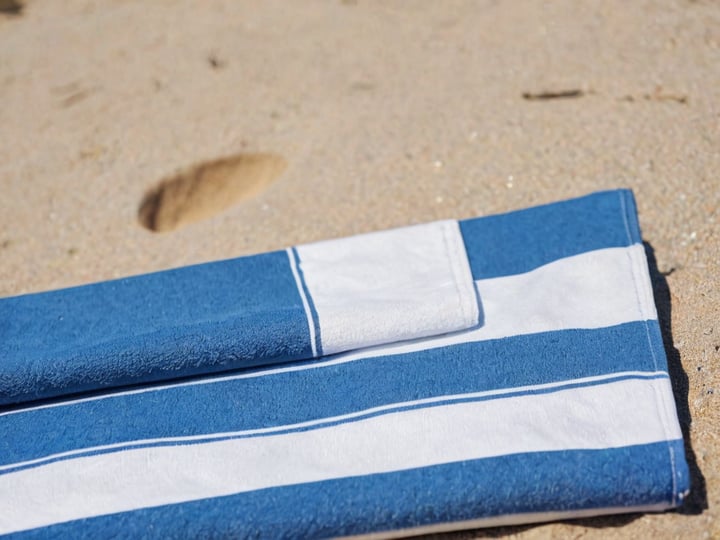 Blue-And-White-Towels-3