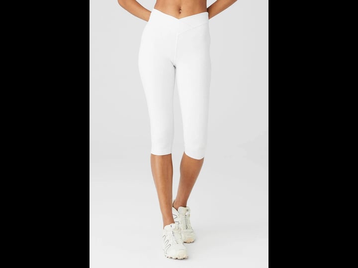 alo-yoga-airbrush-v-cut-define-capri-pants-in-white-size-small-1
