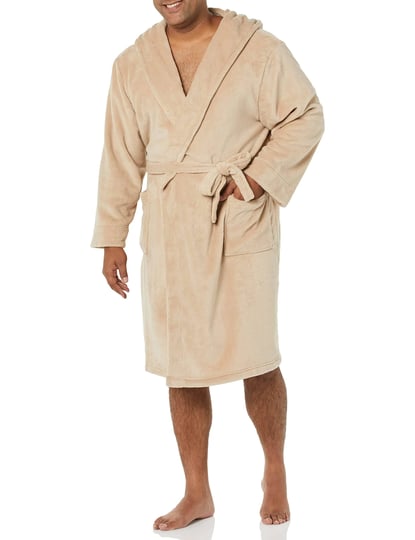 amazon-essentials-mens-mid-length-plush-robe-1