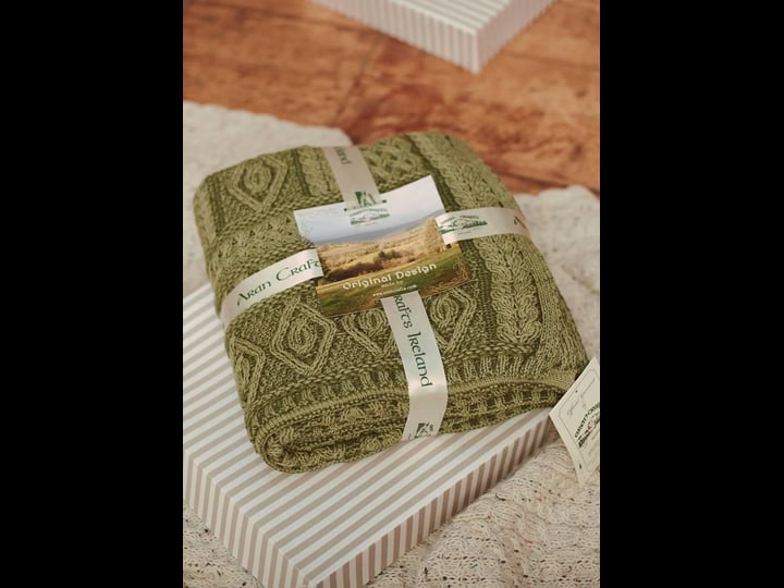aran-crafts-two-tone-aran-plated-throw-1