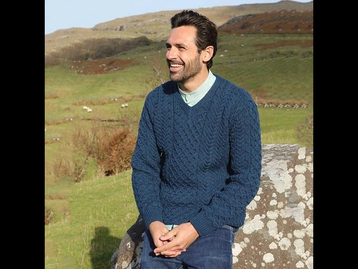 aran-woollen-mills-traditional-mens-100-pure-merino-wool-knit-irish-aran-v-neck-sweater-natural-made-1