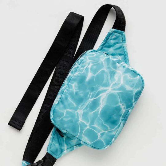 baggu-puffy-fanny-pack-pool-1