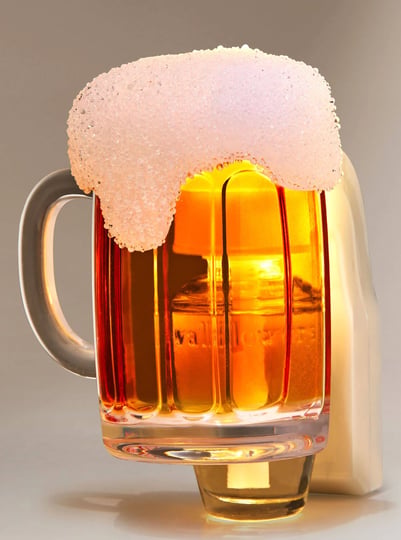 bath-body-works-cheers-beer-nightlight-wallflowers-fragrance-plug-1