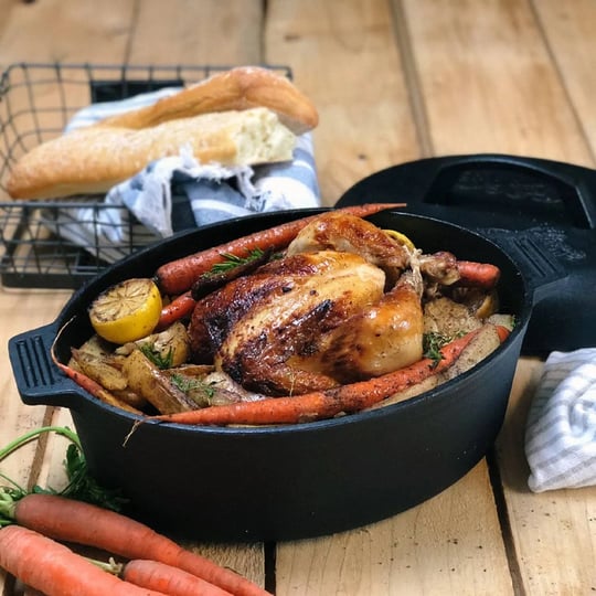 bayou-classic-cast-iron-12qt-oval-roaster-with-lid-1