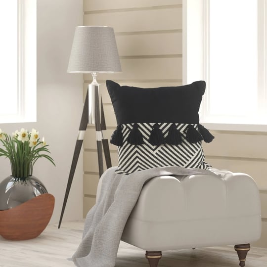 black-and-white-chevron-throw-pillow-1