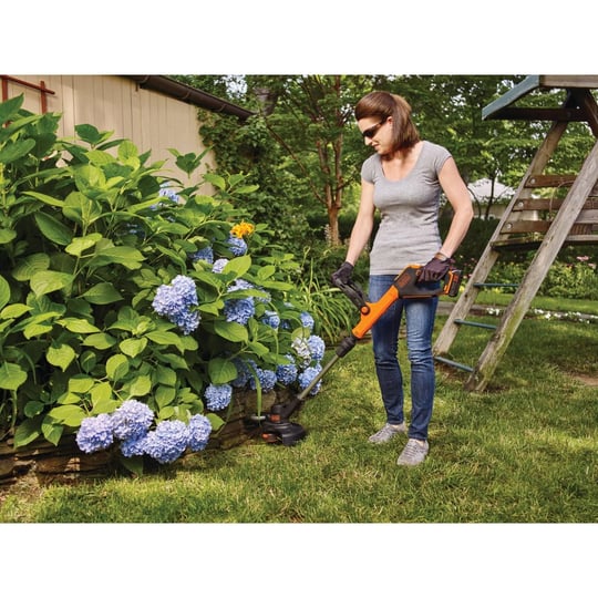 blackdecker-20v-max-easy-feed-trimmer-lste522-1