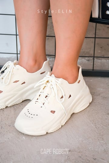 cape-robbin-elin-low-cut-lug-sole-chunky-sneakers-ivory-10-1