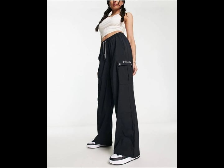 columbia-cleetwood-cove-oversized-cargo-sweatpants-in-black-exclusive-to-asos-1
