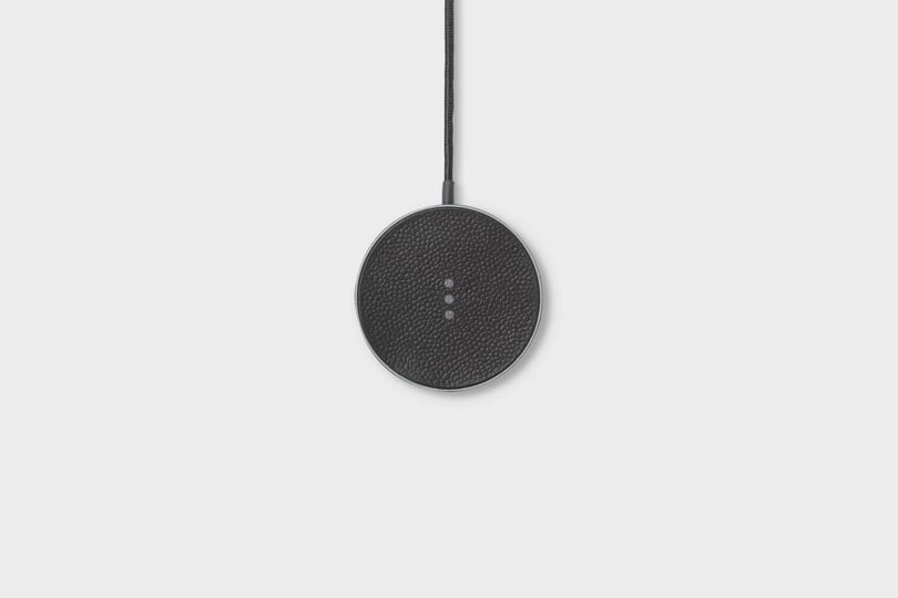 courant-mag-1-classics-magnetic-charger-ash-1