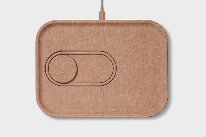 courant-mag-3-essentials-dual-device-charging-tray-camel-1