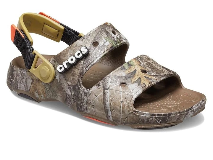 crocs-unisex-clsc-all-terrain-realtree-edge-sandal-1
