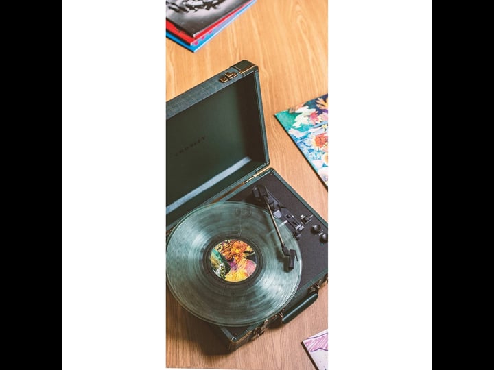 crosley-furniture-executive-record-player-in-pine-1