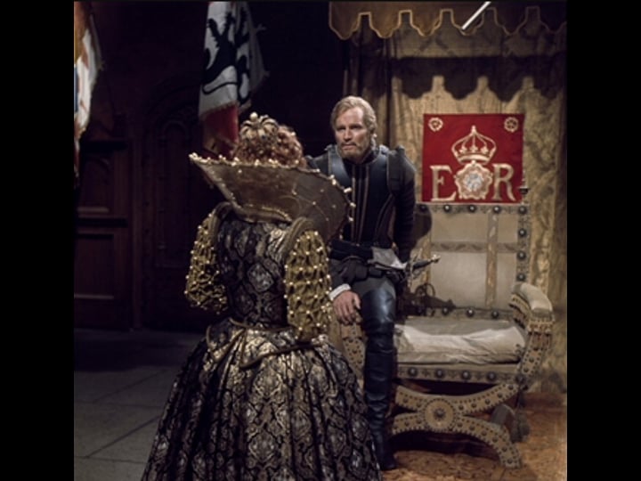 elizabeth-the-queen-tt0198445-1
