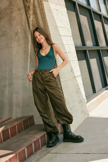 forever-21-womens-toggle-cargo-parachute-pants-in-dark-olive-green-small-cargo-outfitting-63-polyest-1