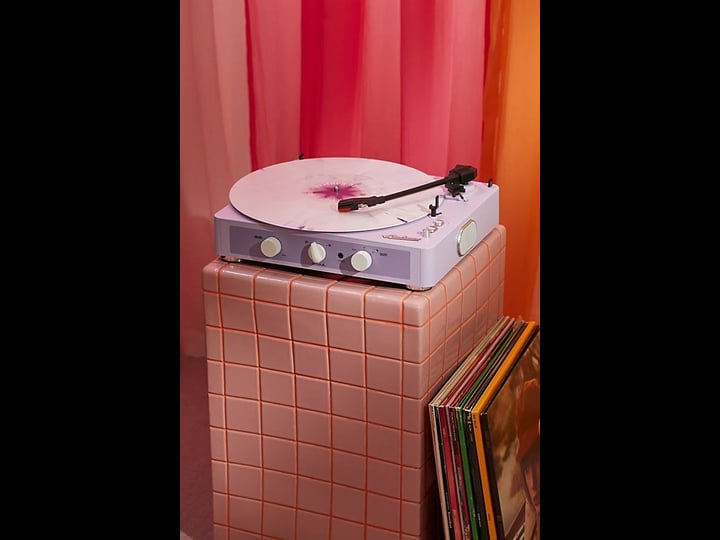 gadhouse-uo-exclusive-brad-retro-turntable-in-lilac-at-urban-outfitters-1