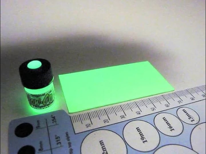 glow-on-glow-night-sights-kit-paint-film-2-3ml-paint-7-x-3-3cm-glow-film-1