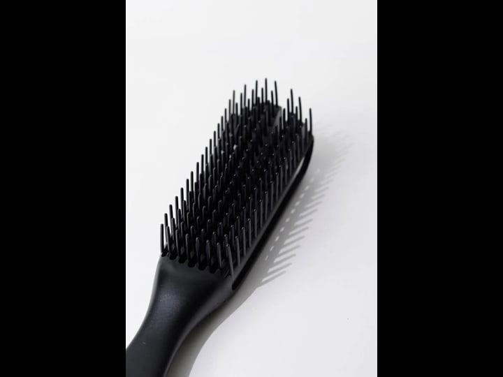 grace-eleyae-8-row-detangling-brush-black-1