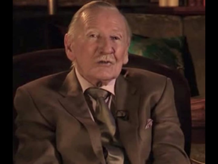hello-a-portrait-of-leslie-phillips-tt3223952-1