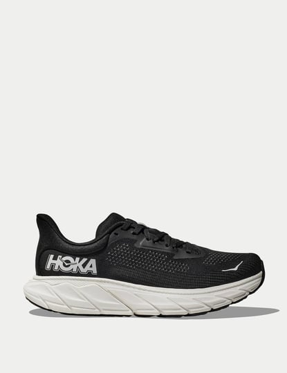 hoka-womens-arahi-7-9-black-white-1