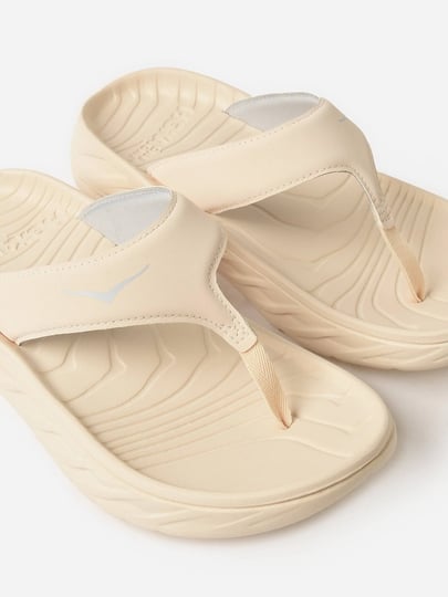hoka-womens-ora-recovery-flip-shoes-in-vanilla-lunar-rock-size-11