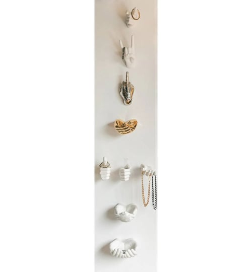 interior-illusions-hands-out-criss-cross-wall-hook-ii0072-1