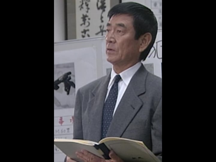 keiji-hebi-ni-yokogirareru-4426390-1