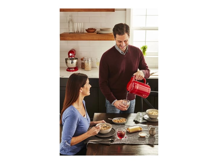 kitchenaid-100-year-limited-edition-queen-of-hearts-electric-kettle-1