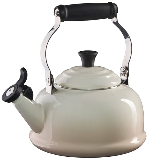 le-creuset-1-7-qt-classic-whistling-kettle-meringue-1