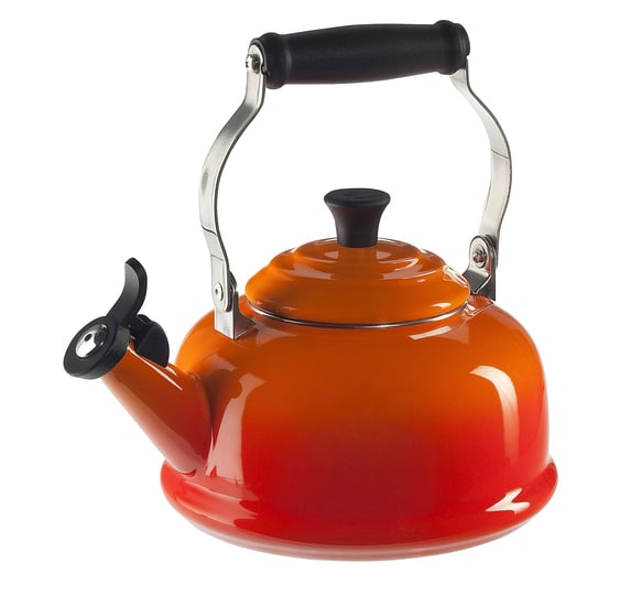 le-creuset-classic-whistling-kettle-flame-1