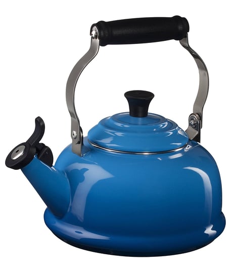 le-creuset-classic-whistling-kettle-marseille-1