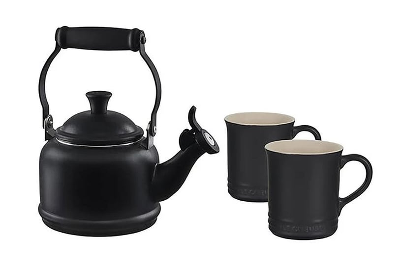 le-creuset-licorice-demi-kettle-mugs-set-1